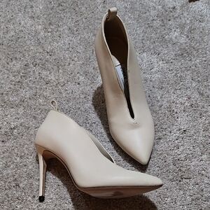 Jimmy Choo Cream Stiletto Heels Elegant Design